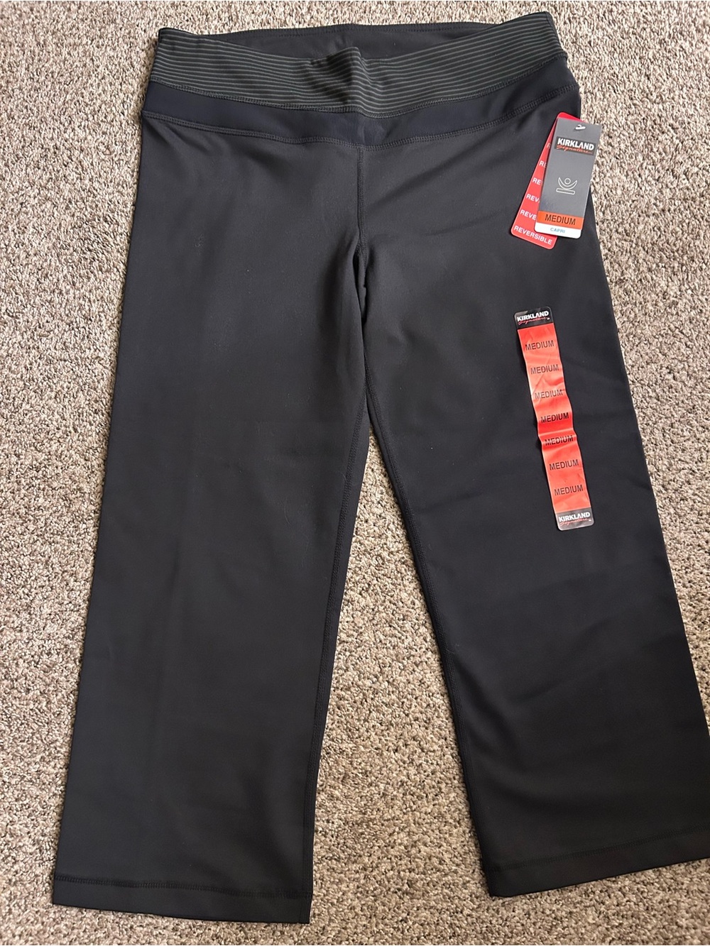 Kirkland Signature Black Women’s Wide-Waist Capri Leggings